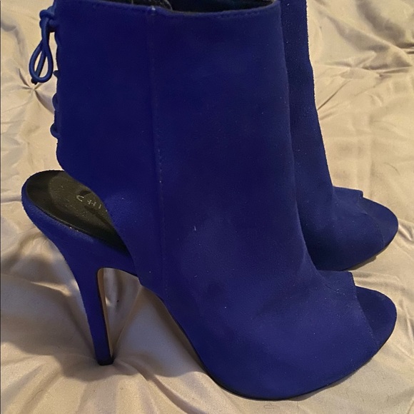 Chinese Laundry velvet heels - Picture 3 of 3